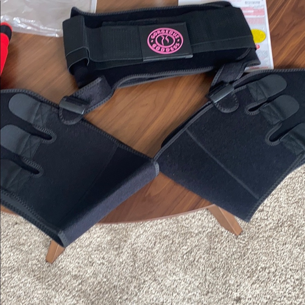 Waist trainers - Picture 3 of 3